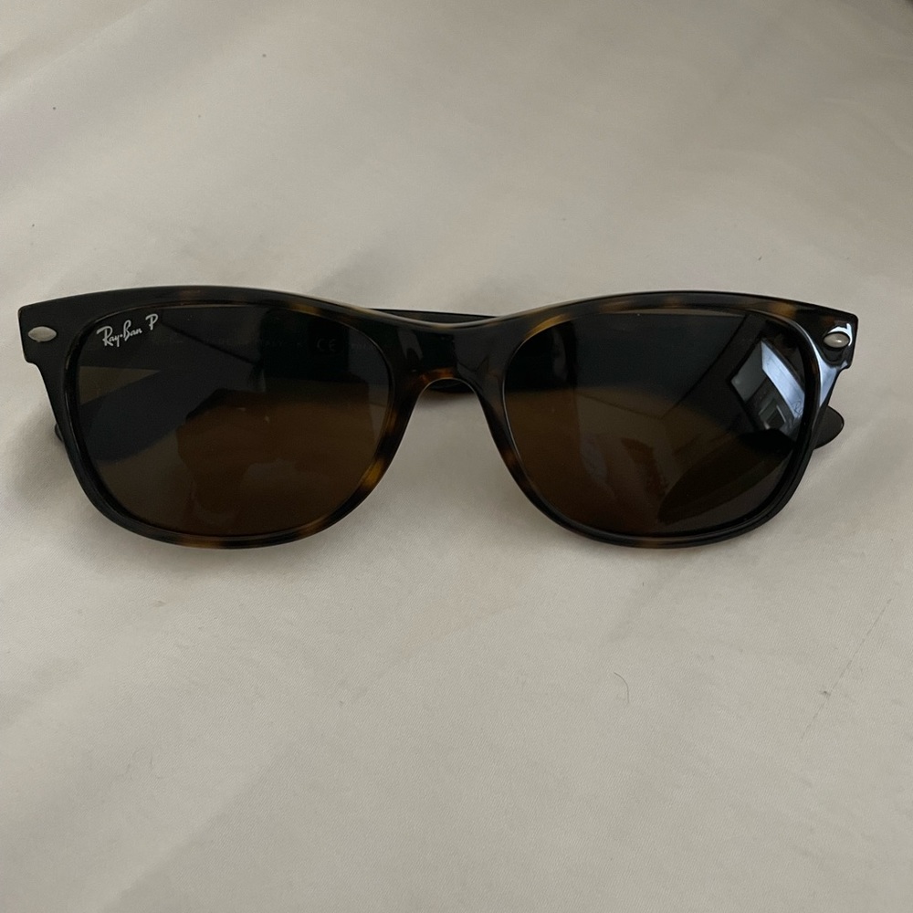Rayban Wayfarer Classic Tortoise sunglasses